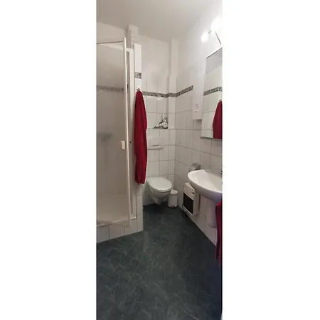 Mit Garten In بيت للعطل *